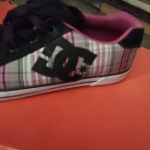Women's size 11 dc shoes